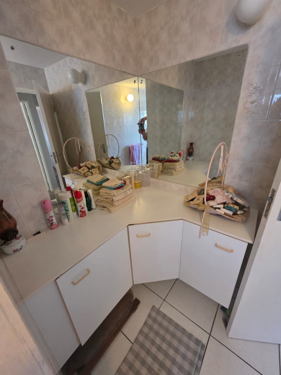 4 Bedroom Property for Sale in Wavecrest Eastern Cape